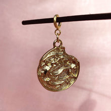 Charger l&#39;image dans la galerie, Charm Médaille Astro
